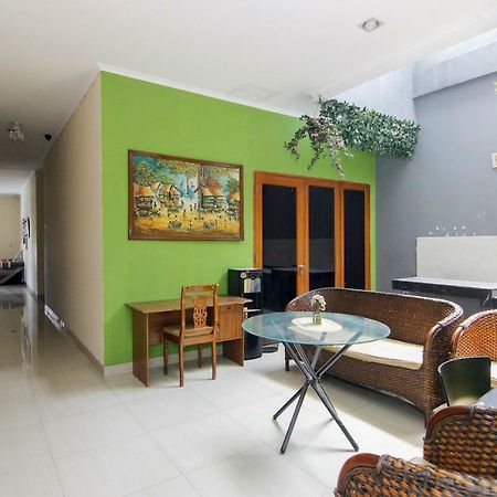Reddoorz Near Kemang Square Hotell Jakarta Eksteriør bilde