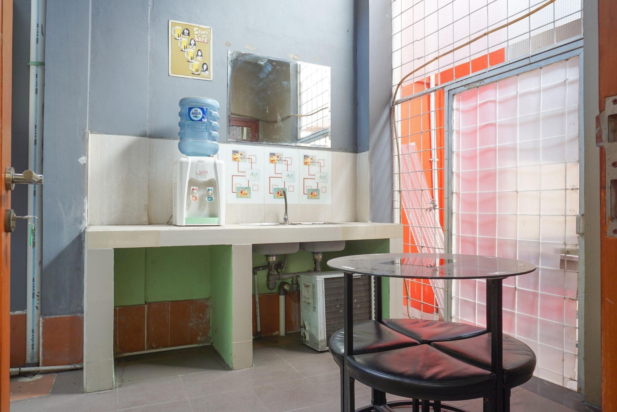 Reddoorz Near Kemang Square Hotell Jakarta Eksteriør bilde