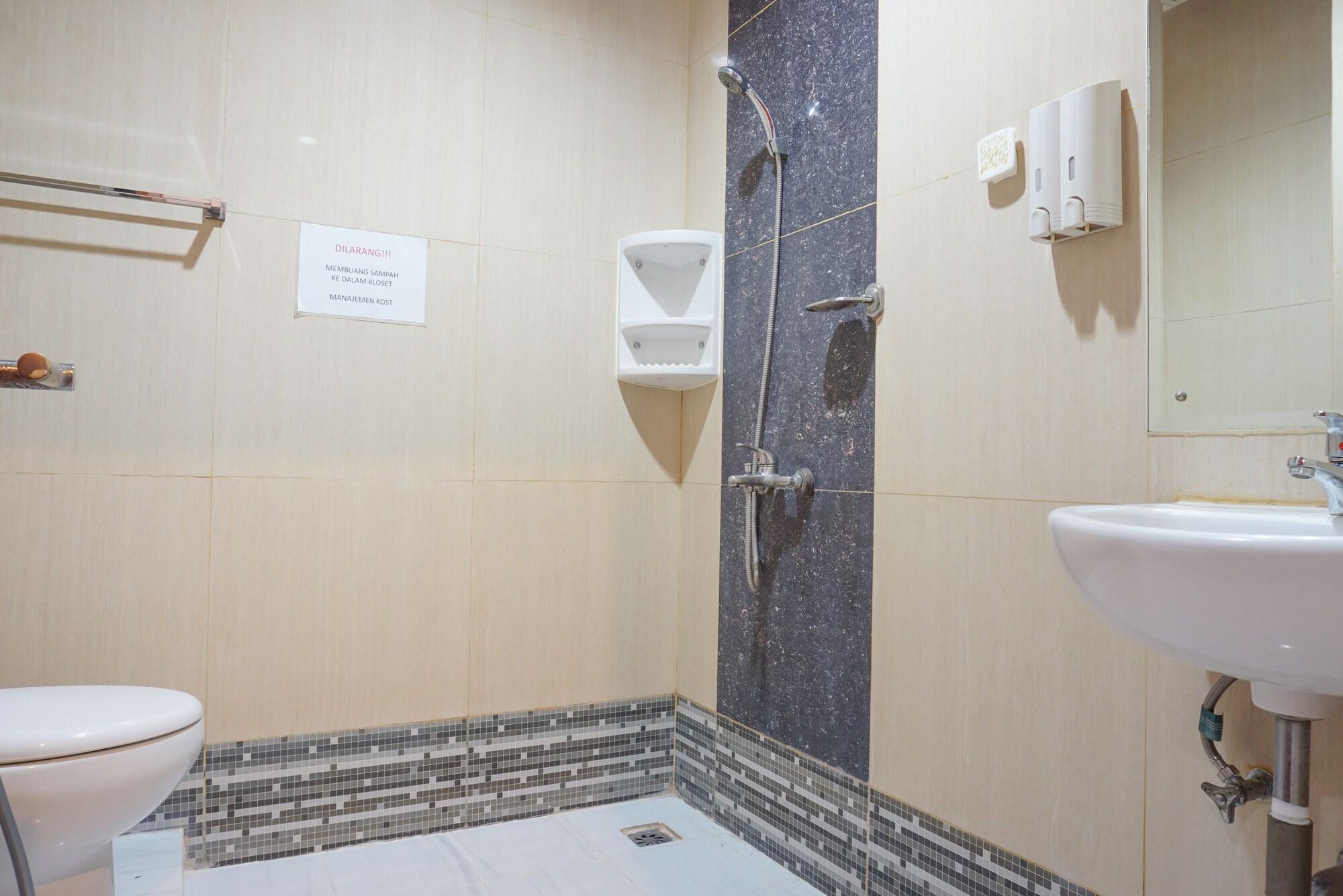 Reddoorz Near Kemang Square Hotell Jakarta Eksteriør bilde